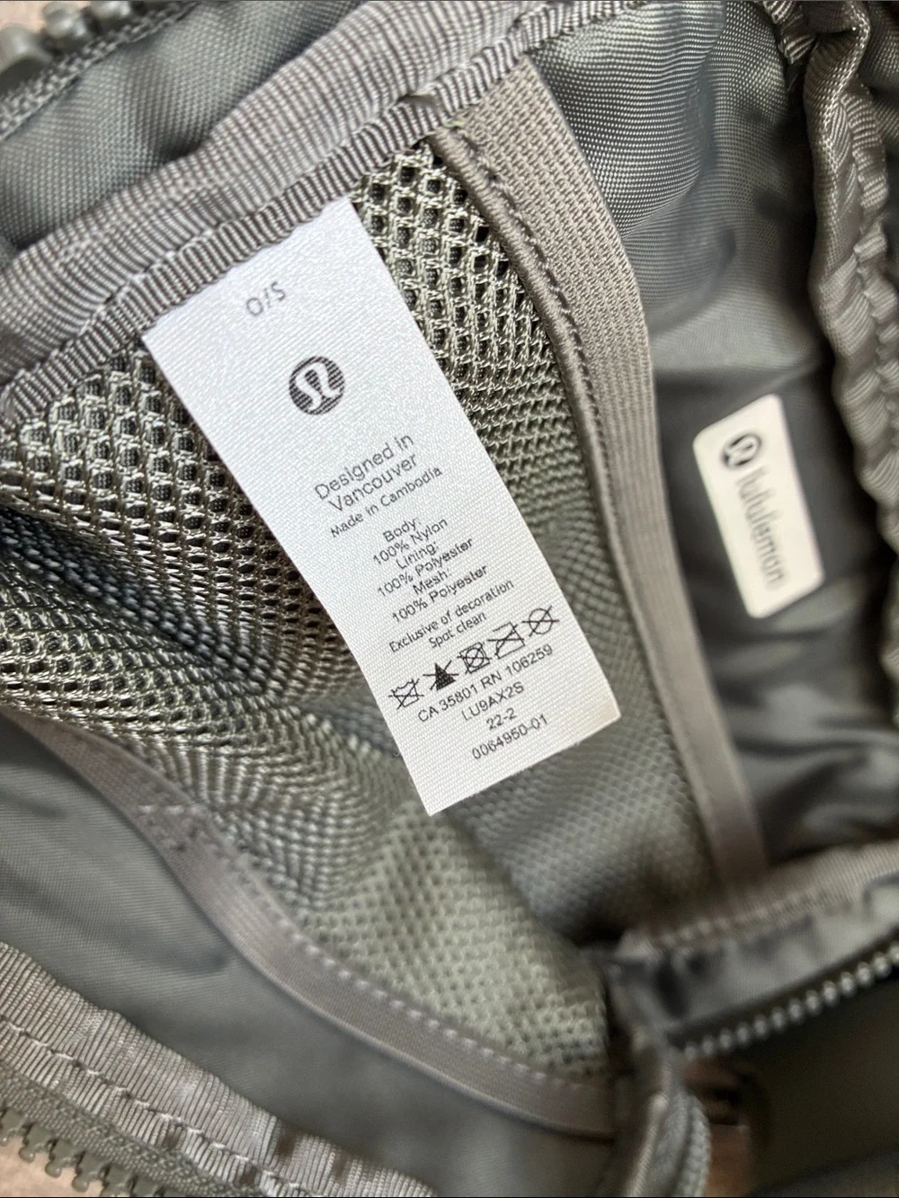 Lululemon 1L Everywhere Belt Bag (Olive or Gray) - Picture 6 of 12